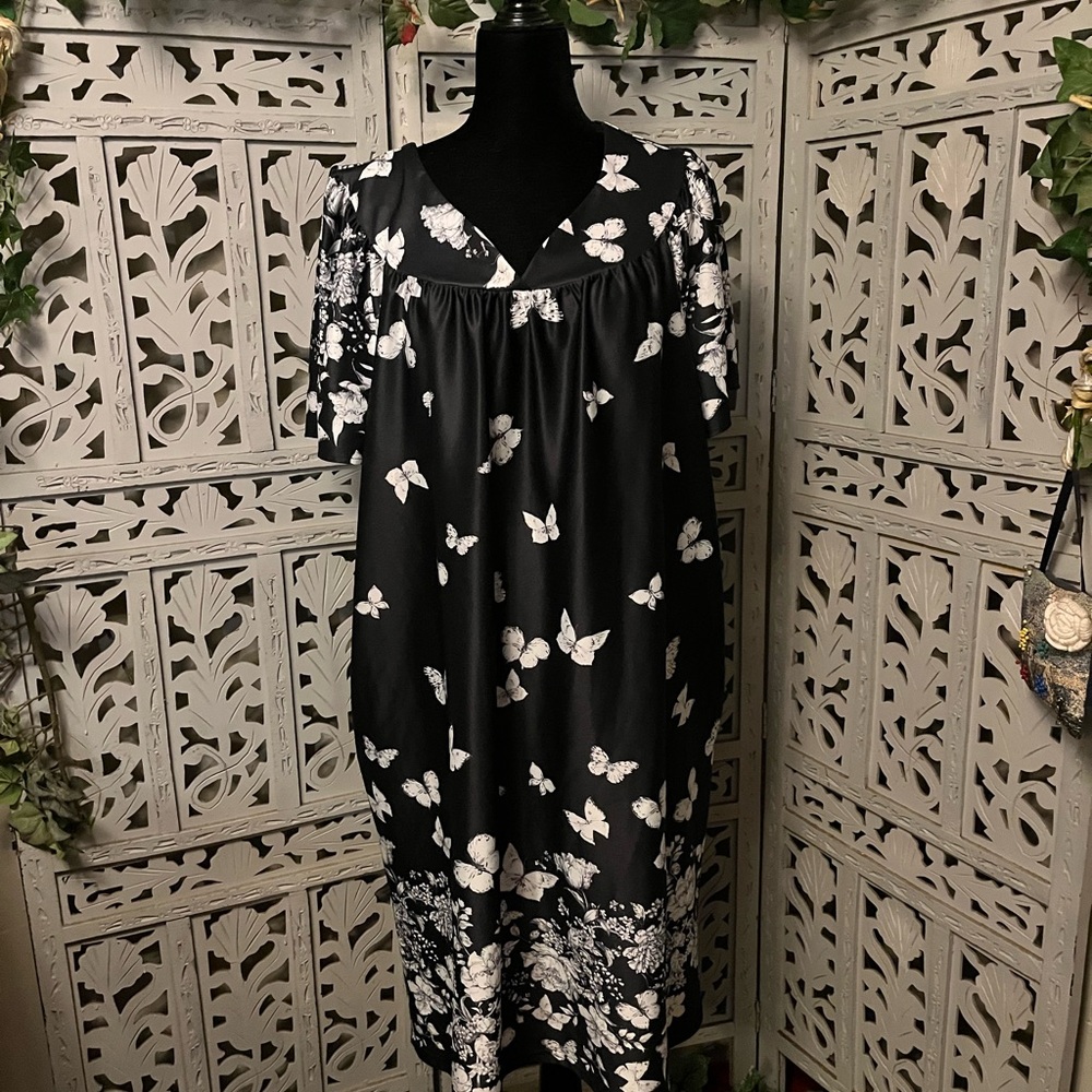 ANTHONY RICHARDS BEAUTIFUL BLACK WITH WHITE BUTTERFLY PATTERN SHORT SLEEVE GOWN